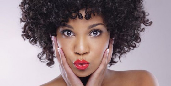 Peau métisse et noire: quelle couleur de rouge à lèvres choisir?