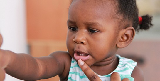 Bébé : soulager les poussées dentaires 