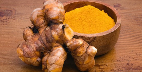 Thé, curcuma, grenade... ces aliments qui vous aident à vous soigner