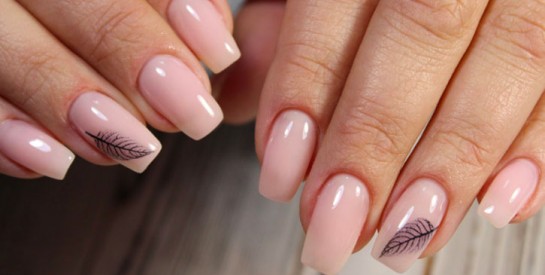 Faux-ongles : résine ou gel, lesquels choisir ?