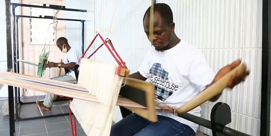 Bénin : le pagne tissé local fait recette