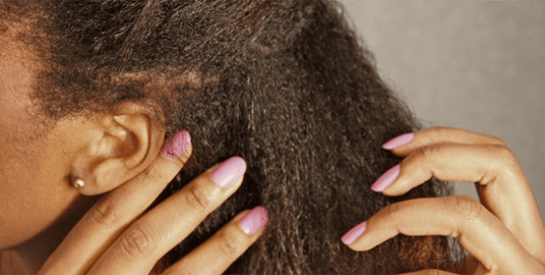 Pour faire pousser vos cheveux, adoptez le masque à la poudre d'amla au lait de coco