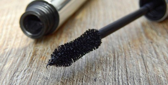 Mon mascara est sec : comment lui redonner vie?