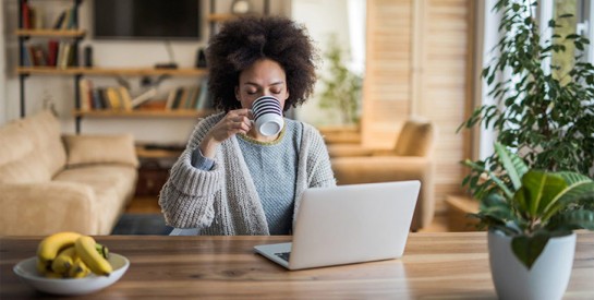 Pourquoi faut-il éviter de boire son thé à jeun ?