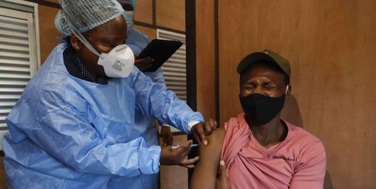 Covid-19: l'Afrique du Sud veut introduire un «passeport vaccinal»