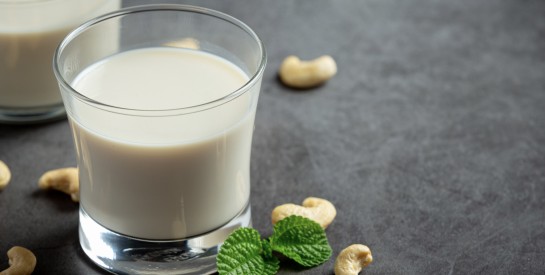 Consommez du lait de noix de cajou pour une peau belle et jeune