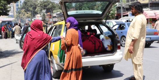 Afghanistan: les talibans interdisent aux femmes les longs trajets sans être accompagnées