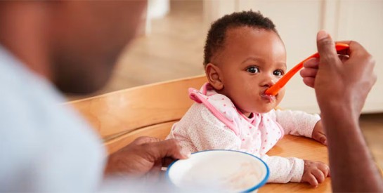 Quels aliments éviter pour un bébé jusqu’à ses 3 ans ?