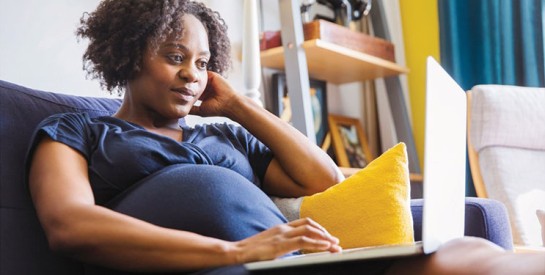 Enceinte ou mère et étudiante : trois jeunes femmes racontent leur parcours pour réussir leurs études