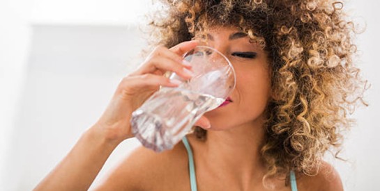 Santé : Boire de l’eau à jeun, les bienfaits