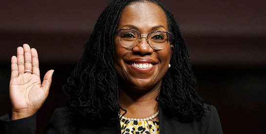 Ketanji Brown Jackson devient la première femme noire à entrer à la Cour suprême des États-Unis