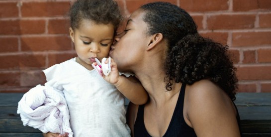 Comment aider un enfant à arrêter de sucer son pouce ?