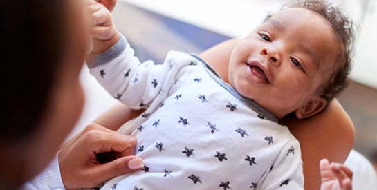 Que signifient les premiers sourires de bébé ?