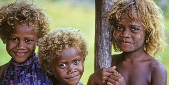 A la découverte des Salomoniens : unique peuple noir aux cheveux blonds