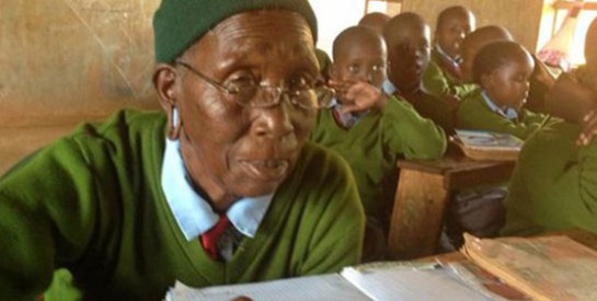Kenya : « Gogo », écolière à 90 ans