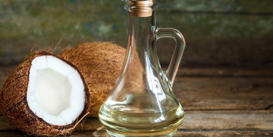L'huile de noix coco et le soleil : un mélange à éviter