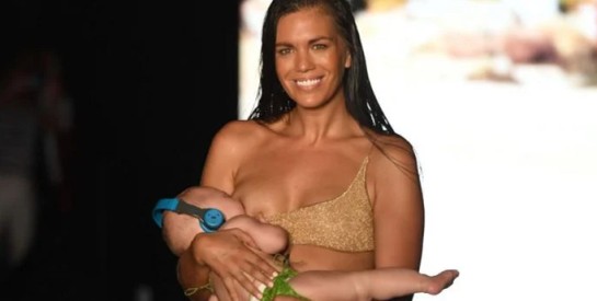 Cette femme mannequin courageuse a allaité son bébé lors d’un défilé de mode