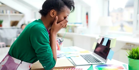 10 trucs pour survivre au bureau un lendemain de fête