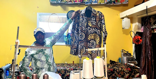 Un couturier congolais fait revivre le patrimoine vestimentaire africain à Winnipeg