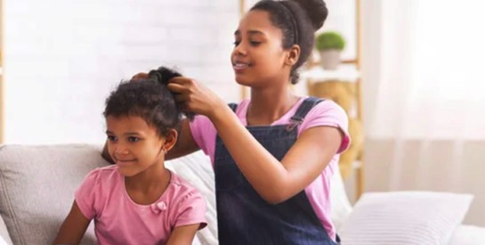 Poux chez les enfants : voici comment s’en débarrasser naturellement et très vite