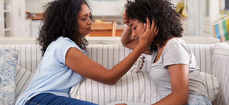 Premières règles : comment en parler avec son ado pour lever le tabou ?
