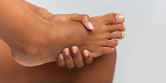 Pieds gonflés: 4 solutions naturelles efficaces