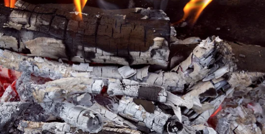 La centre de bois : l'astuce pour faire briller vos marmites de cuisine