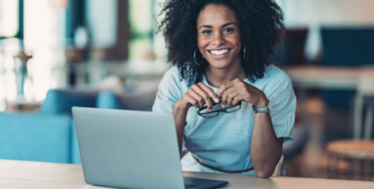 Inégalité homme-femme : Une salariée peut se faire communiquer le bulletin de salaire d’un collègue masculin