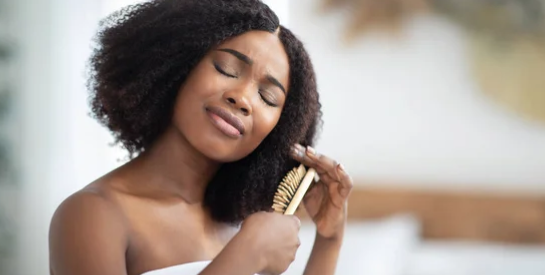 Qu'est ce qui provoque la chute des cheveux ?