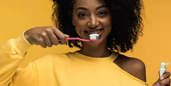 Ce type de dentifrice est à bannir de votre liste de courses !