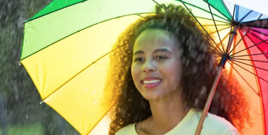 Comment protéger ses cheveux en période de pluie ?