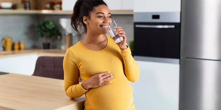 Une dame boit son sang menstruel pendant une semaine, pour épouser son ex-copain
