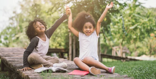 Ce que la science dit vraiment sur l'impact de l'absence de frères et sœurs sur les enfants uniques