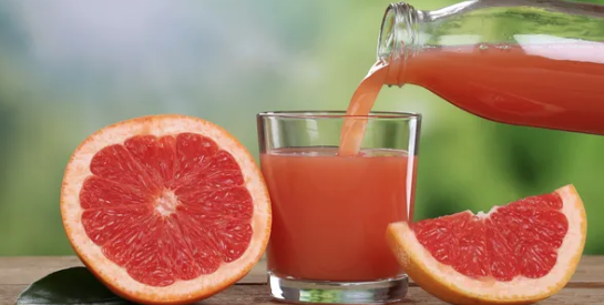 Le jus de pamplemousse pour faciliter la digestion après le repas