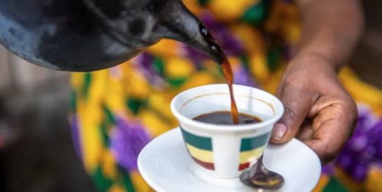 Comment est préparé le café décaféiné ? La boisson est-elle vraiment sans caféine ?