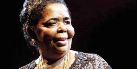 Cesária Évora, la diva aux pieds nus comme rarement vue