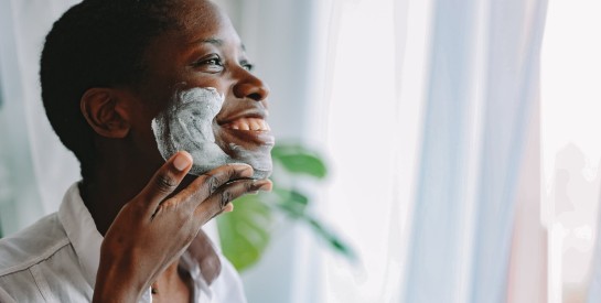 Le pouvoir du miel et du bicarbonate de soude pour une peau éclatante