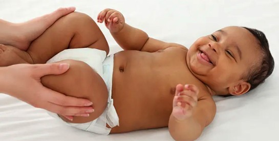 Les bienfaits du massage de bébé