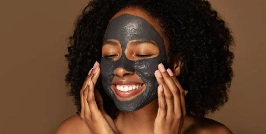 Dites adieu aux imperfections du visage avec ce masque au Curcuma