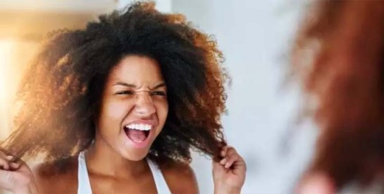 Cheveux secs : Voici comment les nourrir!