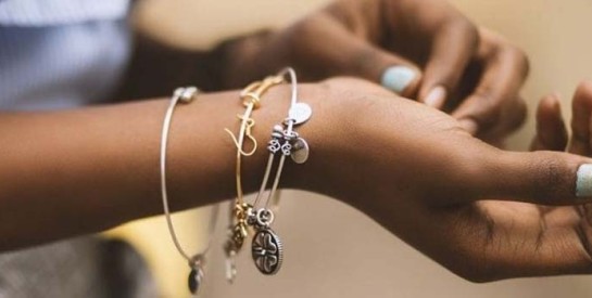 Conseils sur la manière de porter une gourmette ou un bracelet