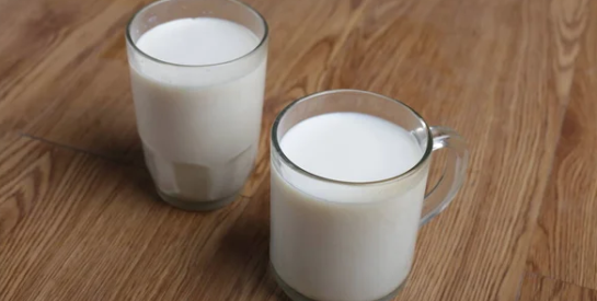 Boire du lait après 50 ans : bonne ou mauvaise idée ?