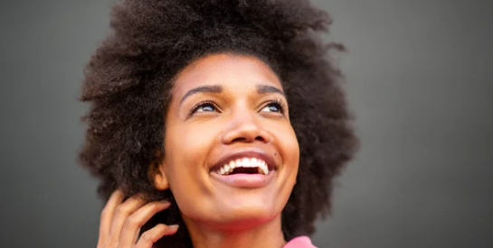 Trois huiles capillaires pour donner du volume aux cheveux fins