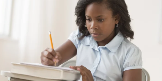 À quel âge mon enfant peut-il faire ses devoirs seul ?