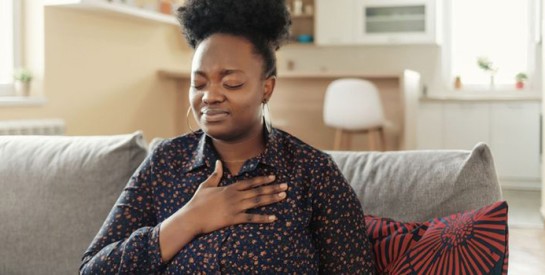 Les femmes les ignorent mais ces symptômes peuvent annoncer une crise cardiaque