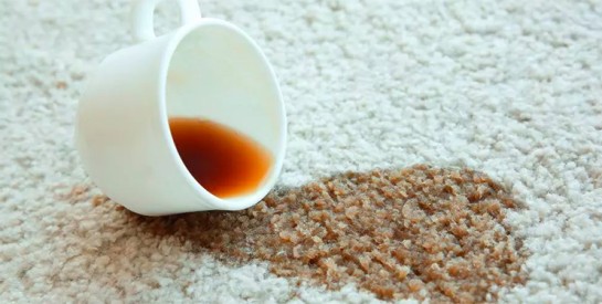 Astuces pour se débarrasser d'une tâche de café sur une nappe