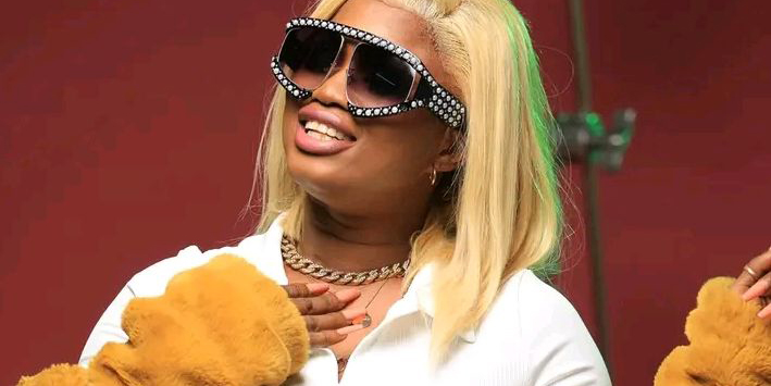 Queen Rima, lauréate du Prix Découvertes RFI 2025, entame sa tournée par Conakry