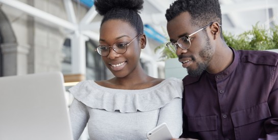 Comment parler d’argent avec son conjoint sans tensions : 5 clés pour une discussion saine