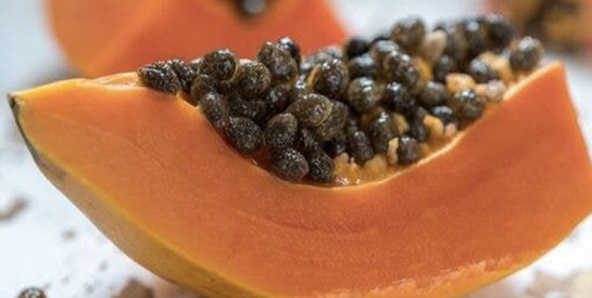 Graines de papaye : ce trésor naturel que nous jetons trop souvent