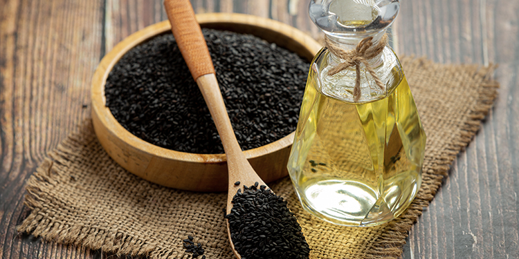 Les secrets de la graine de nigelle pour stimuler la pousse des cheveux